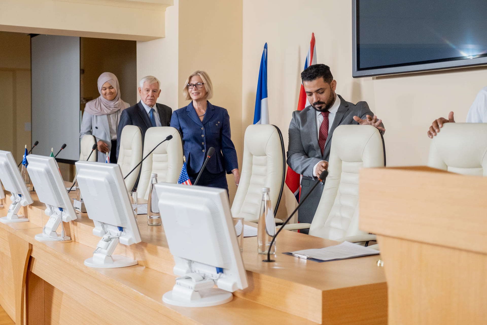 Participants coming into courtroom